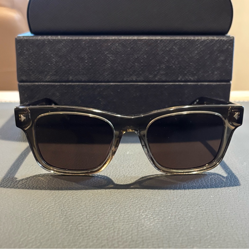 Prada Elegant Black Eyewear